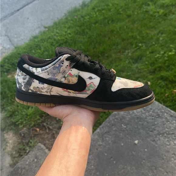 Nike dunk low x supreme ramallzee size 9.5 - Picture 3 of 4